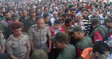 أهالى سمنود يشيعون جنازة "الشهيد" النقيب وائل المر