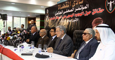 وصول  أبو الغار وخالد يوسف إلى مقر نادى القضاة بالعجوزة