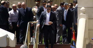 مرسى يؤدى صلاة الجمعة فى مسجد الرحمن الرحيم