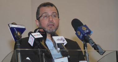 "الشعب الحر": التمسك بـ"قنديل" عناد ومكابرة سيدفع ثمنها "مرسى"