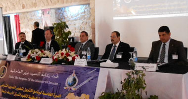 فى الدورة الخامسة للإنتربول..مدير أمن البحر الأحمر: المؤتمر جاء وفقاً للمقاييس الأمنية..واستخدام فلسفة تكنولوجيا المعلومات الأمنية ضرورى..وممثل الإنتربول: الشرطة العربية تماثل أوروبا فى مكافحة الجريمة