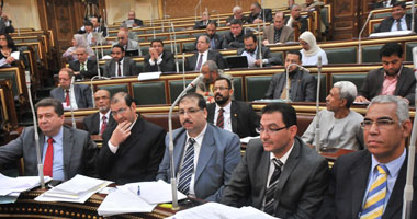 عشرات الأطباء البيطريين يتوافدون إلى "الشورى" للمطالبة بالكادر