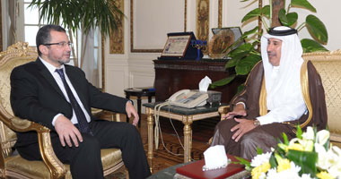 قنديل يستقبل رئيس وزراء قطر