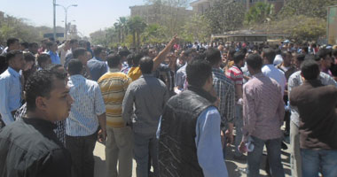 طلاب "العاشر" يطالبون إدارة الجامعة برفع غياب فترة الإضراب