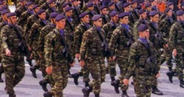 الحكومة اليونانية تستعين بالجيش لرفع الدمار الناجم عن العواصف الثلجية