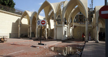 النيابة تعاين للمرة الأولى كاتدرائية العباسية من الداخل.. التلفيات تمتد إلى المقر البابوى والعثور على فوارغ خرطوش.. ومسئول الأمن بالكاتدرائية: المسيحيون احتموا بها فاقتحمها المجهولون بعد كسر البوابة
