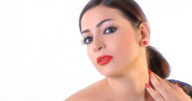 دنيا المصرى بين "آدم وجميلة" و"الركين"