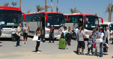 مطار القاهرة يستقبل 4 أفواج سياحية من بريطانيا وأندونيسا والصين وبلجيكا  