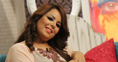 عمرو أديب للمطربة "وهم" على الهواء: "أنت حاجة فحت"