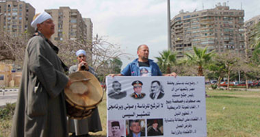 هتافات لتأييد السيسى بالطبل البلدى أمام اللجنة العليا للانتخابات