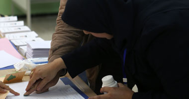 حملة بن فليس تتهم مناصرى "بوتفليقة" برشوة ممثليها