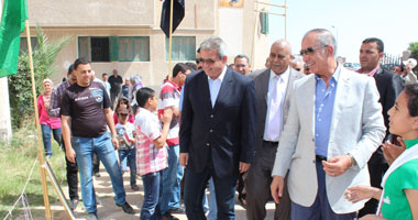 بالصور.. وزير الشباب والرياضة يتفقد الصالة المغطاة بمدينة الغردقة