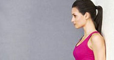 كيف يمكنك تقوية ذراعيك وأنت جالس على الكرسي؟ 4 تمارين فعّالة تناسب كل الأعمار