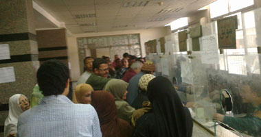 بالصور.. توافد المئات لتحرير توكيلات مرشحى الرئاسة بالمنوفية