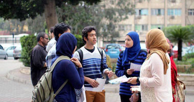 بالصور.. شباب "AUSSS" يستقبلون مواهب الطلاب لمسابقة "Talent Show"