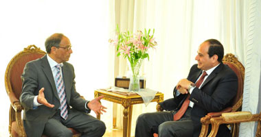 المشير السيسى يلتقى هانى عازر خبير الأنفاق العالمى 