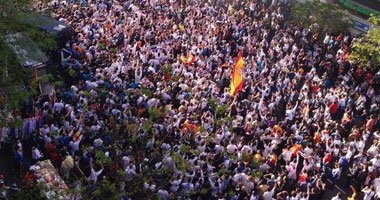 بالصور.. حفلة مدريدية فى استقبال حافلة الريال أمام "برنابيو"