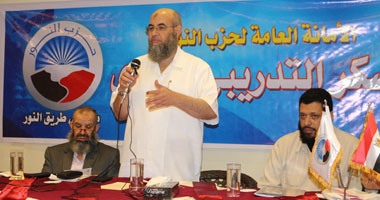 تفاصيل لقاءات رئيس "النور" للإفراج عن 400 عضو من الحزب.. يونس مخيون يجتمع بوزير الداخلية ورئيس الأمن الوطنى والنائب العام.. وتعليمات بحصر أسماء المحبوسين من داخل الأمانات