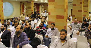 ننشر تفاصيل 360 دقيقة حسمت تأييد الدعوة السلفية و"النور" لـ"السيسى".. سحب المحمول والـ"آى باد" خلال الاجتماع.. "صلاة الاستخارة والدعاء" يتصدران المشهد.. وعبدالله بدران: ناصرية حمدين لم تكن سببا لرفضه 