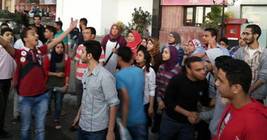 وقفة لنشطاء بالإسماعيلية تنديداً بقانون التظاهر