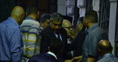 محافظ الإسكندرية يقدم واجب العزاء فى شهيد الأمن المركزى
