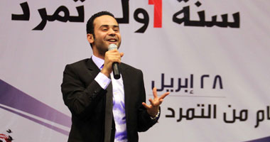 "تمرد" تحتفل بمرور عام على تأسيسها.. مؤسس الحركة: وعدنا بخلع الإخوان وأوفينا.. وسنقنن أوضاعنا كحزب عقب انتخابات الرئاسة.. ومنسق حملة "السيسى" ينقل لهم تحية المشير.. وحازم عبد العظيم: جمعتم المصريين