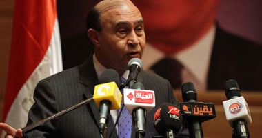 رئيس هيئة قناة السويس: الأحداث التى تمر بها مصر أثرت على مشروع تنمية القناة..ويؤكد خطواتنا ثابتة للبدء فى تنفيذ المشروع..وتلقينا عروضا محلية وعالمية..ورفضنا عروض بكين لاشتراطها الاستعانة بعمالة صينية