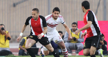 عبد الشافى فى المدرجات بجوار ميدو لمتابعة الزمالك والطلائع