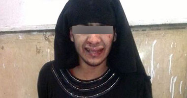 عمال مسجد الحسين يلقون القبض على رجل يرتدى نقابا فى مصلى السيدات 