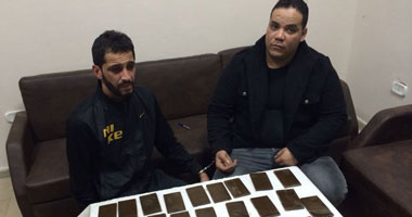 القبض على عاطلين بتهمة حيازة 7 كيلو حشيش بالجمالية