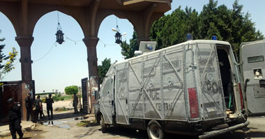 بالصور.. طلاب الإخوان يواصلون العنف بالجامعات.. ضبط 15 طالبًا فى اشتباكات بـ"أزهر أسيوط".. طلاب الجماعة يحرقون العلم الأمريكى والإسرائيلى بالمنيا.. وطالبات أزهر تفهنا الأشراف يتظاهرن لفصل زميلاتهن