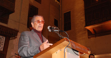 رفض دعاوى 3 أشخاص زعموا قرابتهم لـ أنيس منصور.. والقضاء الإدارى يكشف التزوير