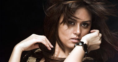 رشا مهدى تنتهى من تصوير "المواطن X" فى العين السخنة