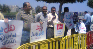 وقفة لأحزاب المعارضة بدمياط احتجاجا على الأجور