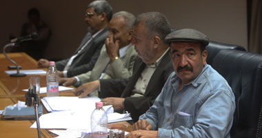 العمال يحتفلون فى نقابة الصحفيين بعيدهم.. أكدوا على المضى فى طريق المطالبة بالحقوق.. ورفعوا شعار الحد الأدنى للأجور.. و كمال أبو عيطة يحذر من ثورة للجياع.. وممثل المعاقين يصف الحكومة "بالكفيفة"