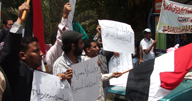 بالصور..وقفة احتجاجية تندد بدعم السعودية للسلفيين