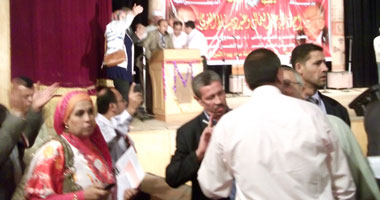مشادة بين مؤسسى نقابة صناع الأثاث ومؤسس النقابة المستقلة بدمياط