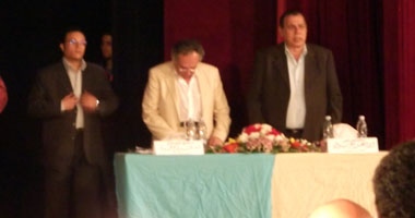 ممدوح حمزة: لابد من الضغط بمليونية لاستعادة أموالنا المنهوبة
