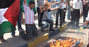 الكنيست يصادق على قانون بسجن من يهين علم إسرائيل أو رموز الدولة