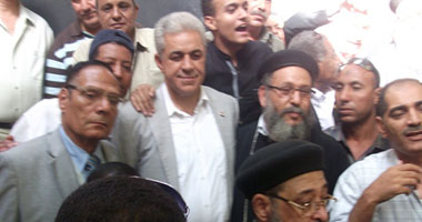 بالصور.. حمدين  صباحى يزور مطرانية نجع حمادى بقنا 