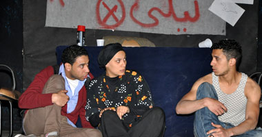 بالصور.. العرض المسرحى "قنابل مسيلة للحرية" على مسرح متروبول