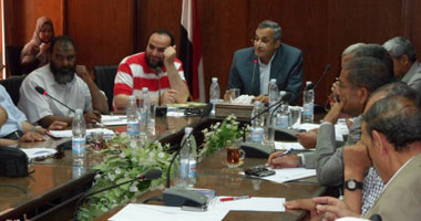 محافظ السويس يجتمع بنواب الشعب لمناقشة مشاكل المواطنين 