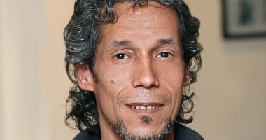 أحمد بيحب منى.. قصيدة جديدة لمصطفى الجارحى