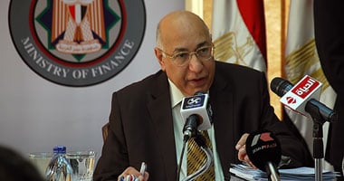 المالية: "السعيد" لم يدخل فى غيبوبة.. ويمارس عمله من المستشفى 
