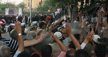 قيادات المنطقة العسكرية يفشلون فى الحديث مع متظاهرى الدفاع