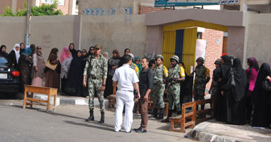 مشاجرات بين الناخبين وأنصار مرسى بلجنة الطوابية بأسيوط