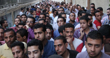 ناخبو بولاق يقتحمون مدرسة جمال عبد الناصر اعتراضًا على غلق باب التصويت