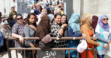 مئات الناخبين يفشلون فى دخول "الجامعة العمالية" لانتهاء الوقت