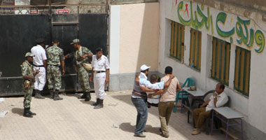 الجيش يوزع مطبوعات بالغربية للحث على التصويت