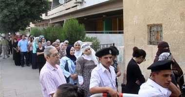 تحرير محضر لناخب بمطروح لإتلافه أوراق الانتخاب